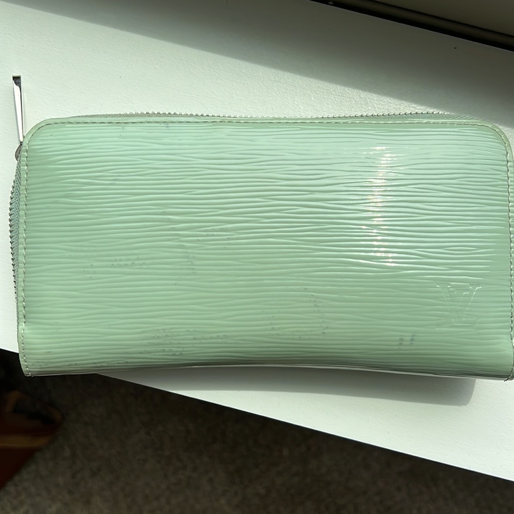 Louis Vuitton Zippy Wallet